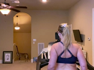 Amateur blonde having solo pleasure